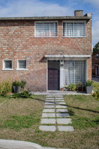 Venta De Casa Tipo Duplex 2 Dormitorios En Pando