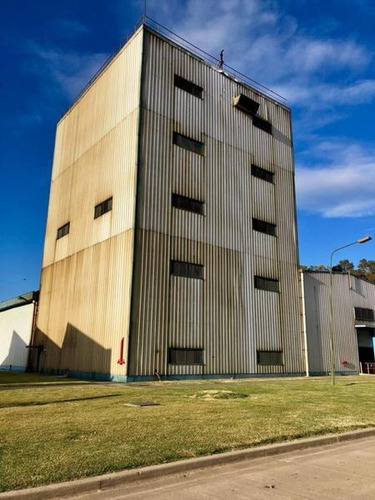Imagen 2 de 9 de Venta De Edificio/estructura Industrial En Zárate