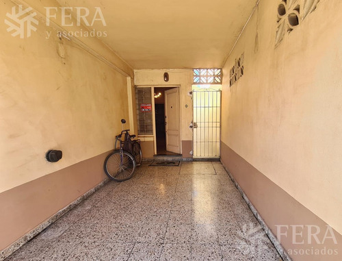Venta De Casa 5 Ambientes Con Cochera Y Patio En Quilmes (26821)