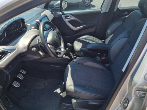 Imagen 8 de 13 de Peugeot 208 2017 1.6 Feline