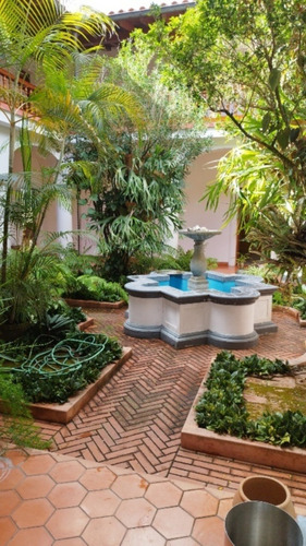 Casa En Venta Urb. Prados Del Este C-19856