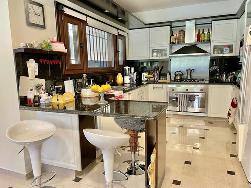 Imagen 19 de 30 de Importante Casa Ubicada En El Exclusivo Sector De Av. Libertador Al Rio, En Martinez.