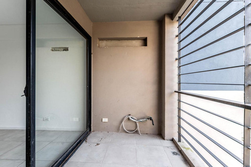 Departamento De 2 Ambientes Con Cochera En Venta, Victoria, San Fernando