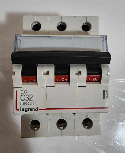 Interruptor Automatico 3p 32a 15ka Curva C Legrand 409257