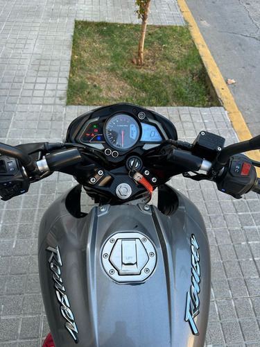Rouser Ns 200