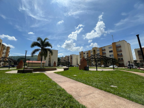 Bello Apartamento En Res. Valles Del Nogal, San Diego
