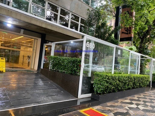 Imagem 2 de 10 de Conjunto Comercial 67m², 02 Banheiros E 02 Vagas Na Garagem. Condomínio Com Recepção E Segurança 24hrs. Excelente Localização - 22021402 - 70581204