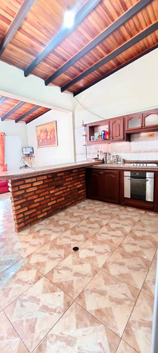 Rd Linda Casa En Venta A Pie De Calle En Tucapé