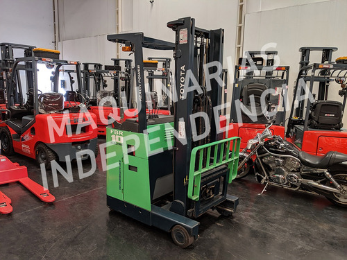 Apilador Reach Toyota 900 Kg 3.7 Mts C/desplazador Lateral