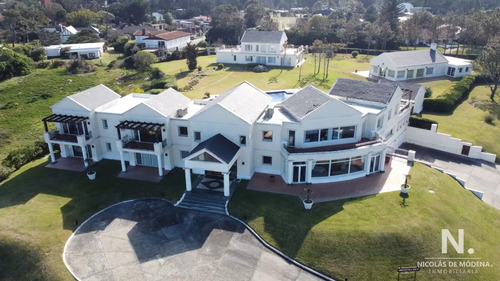 Espectacular Mansion Frente Al Mar, Playa Mansa.