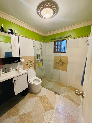 Imagen 22 de 30 de Casa De 3 Niveles Con Piscina En Santo Domingo