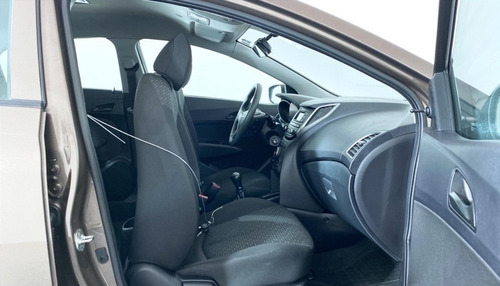Imagem 11 de 15 de 128289 - Hyundai Hb20 2019 Com Garantia