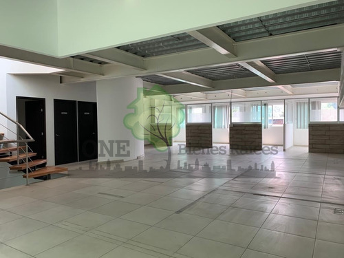Oficina En Renta En Arboledas, Sobre Calz. De Los Jinetes