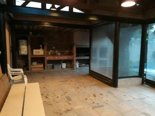 Casa En Venta - 2 Dormitorios 2 Baños - Cochera - 381mts2 - Temperley