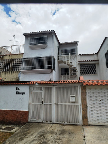 Casa En Venta - Urb. Piedra Azul