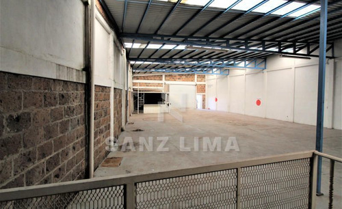 Apaseo El Grande, Gto: Bodega A 100 Mts De La Carretera Libre A Queretaro.