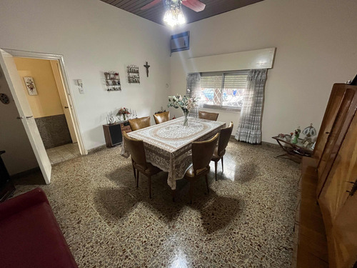 Hermosa Casa 5 Ambientes En Venta *mataderos*