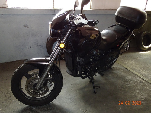 Imagen 2 de 7 de Moto Jawa Ruta 40 350