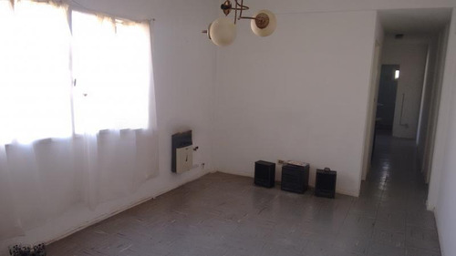 Departamento En Venta - 2 Dormitorios 1 Baño - Cochera - 60mts2 - Villa Elisa, La Plata
