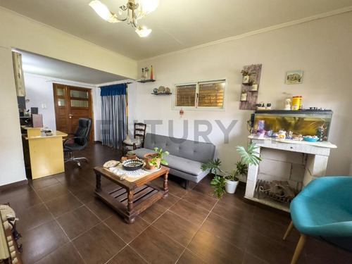 Casa En Venta De 3 Dormitorios Y Cochera. Calle 39 E/ 132 Y 133 - La Plata Vivienda Ubicada A ...