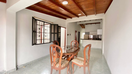 Imagen 8 de 13 de Casa Remodelada 03 Habitaciones, Tres Baños