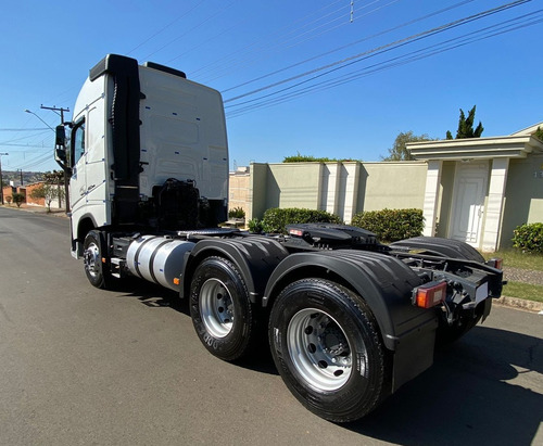 Imagem 9 de 16 de Volvo-fh-460-6x2-2017-branco-globetrotter-muito Novo