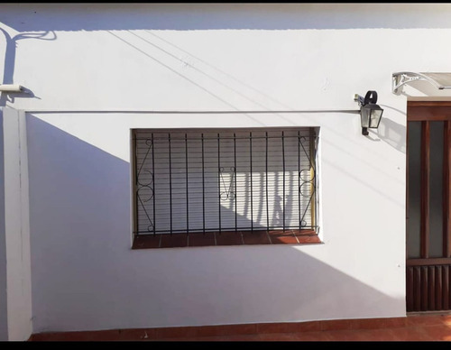 Imagen 6 de 9 de Casa En Venta Moron 3 Amb