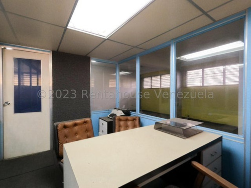 Raiza Suarez Vende Oficina Ubicada En El Edificio Centro Comercial Y Residencial Ubicado En Pleno Corazón Comercial De Bqto 2 4 3 4 6 4 Muy Cercana A La Antigua Sede De La Gobernación Del Estado Lara