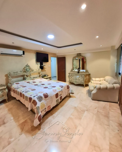 Venta Apartamento Urb. La Soledad, 197mts Exclusivo Maracay Aragua