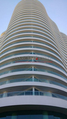 Imagen 3 de 18 de Alquiler Apartamento Primera Linea Playa Mansa