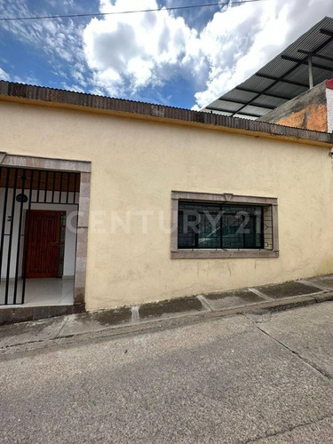 Casa De 1 Piso En Colonia Centro En Parral, Chihuahua