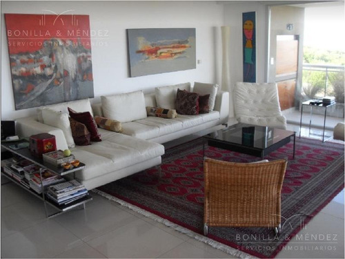 Magnífica Unidad Esquinera En Villa Brava Ii, 200 M2 Propios