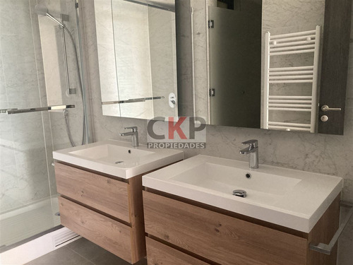 Townhouse En Venta De 4 Dorm. En Las Condes