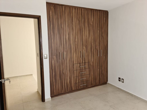 Se Vende Casa Enel Refugio, 3 Habitaciones, Estudio, Construcción A Tabique Rojo
