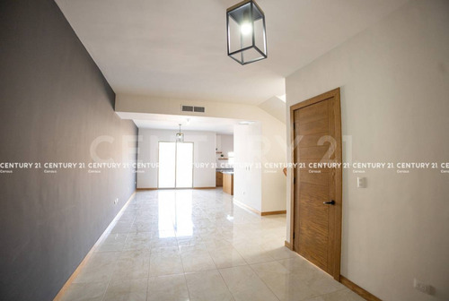 Casa En Venta En Residencial Valdivia Chihuahua Chih.