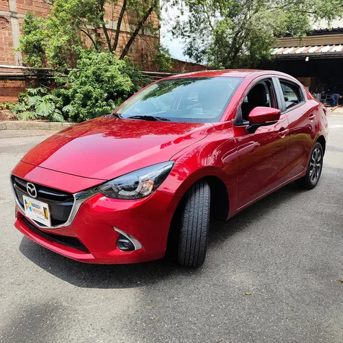 Mazda 2 GRAND TOURING LX SEDAN