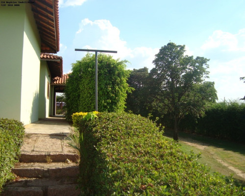 At 5.000m²,ac 560m²- Recanto Das Flores-03 Dorm.,sendo 01 Suíte Com Closet E Ar-condicionado,02 Com Armários,wc Social,sala Com 88m² Compondo 03 Ambie - Ch01467 - 2103706