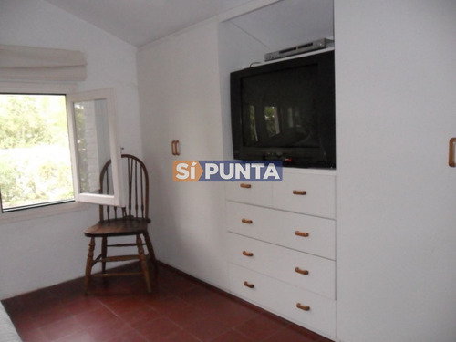 Imagen 11 de 30 de Casa Ubicada En Playa Mansa 6 Dormitorios