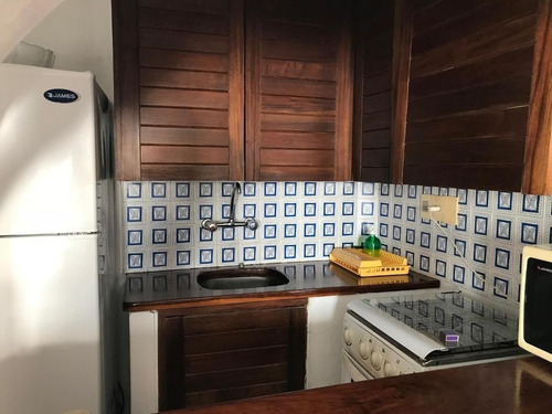 Imagen 4 de 6 de Departamento Muy Lindo Del 11 Al 18 De Febrero, En El Icono De Punta Del Este. Vista Completa Al Mar. Balcón Terraza Con Mesa Para 6 Y Pérgola.