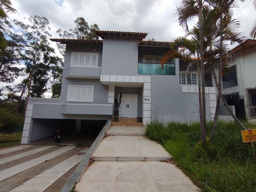 Alphaville 05 - Casa 600m² 5 Dormitórios, 3 Suítes, 4 Vagas, Piscina, Churrasqueira, Hidromassagem - Cncd077