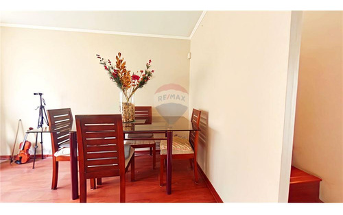 Acogedora Casa Aislada, 2 Pisos, Calle Tranquila, 3d; 3b, 2e