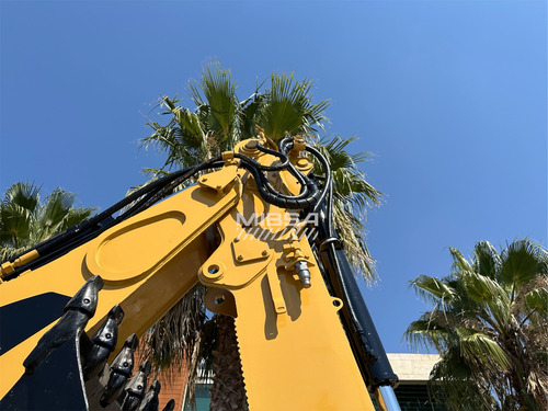 Retroexcavadora 420f 2014