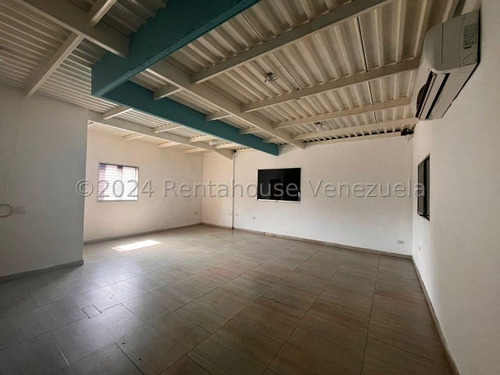 Francisco Rojas Norscia Rentahouse Alquila, Amplio Galpon Comercial En Zona Industrial Ii De Barquisimeto, Ideal Para Tu Empresa Del Ramo Comercial, 2 4 - 1 9 2 5 0, Llama Ya E Invierte Con Nosotros!!