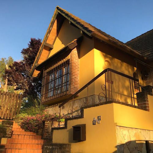 Casa En Venta - 4 Dormitorios 2 Baños - Cocheras - 660mts2 - Valeria Del Mar