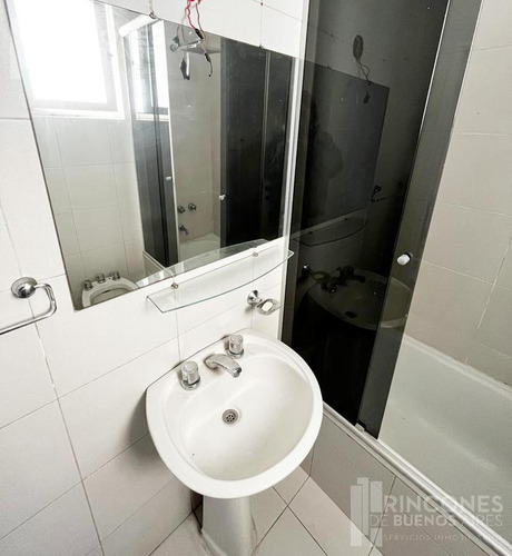 ***reservado*** 3 Ambientes Con Patio Y Balcon A La Calle!
