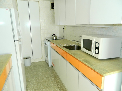 Apartamento En Peninsula - Punta Del Este- Ref: 1209