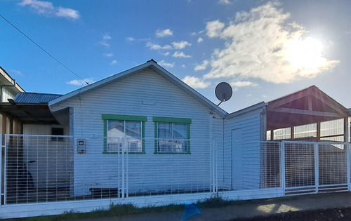 Amplia Casa Aislada , Frente A La Isla De Chiloé.
