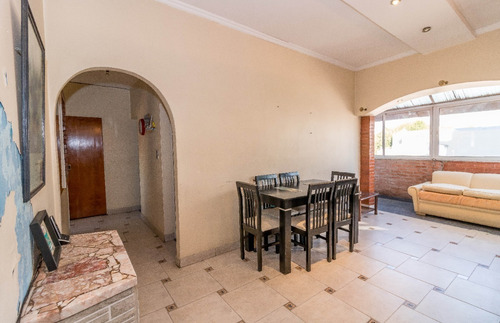 Imagen 2 de 13 de Oportunidad! Departamento Con Alma De Ph. Terraza Propia.