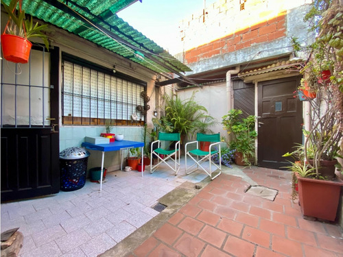 Latorre Prop. Vende Local C/ 2 Viviendas - Zona Hpc