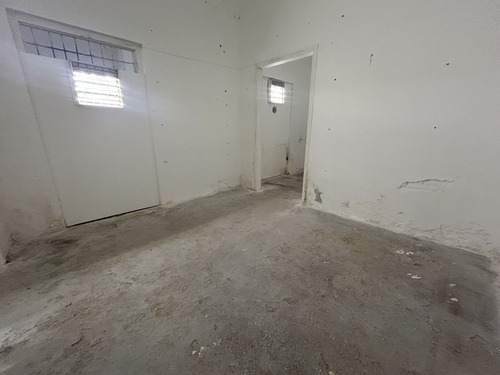 Alquiler Local Comercial 200 Mts 2 En 18 De Julio Cordón.
